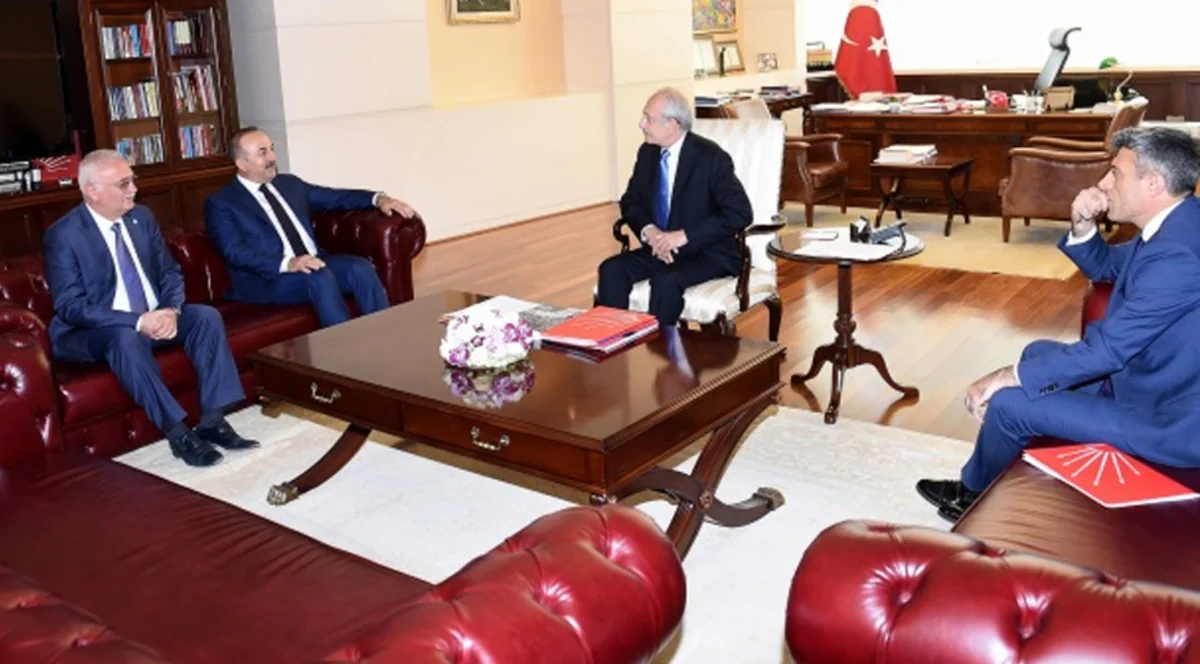 ​Türkiyə XİN başçısı siyasi partiyaların liderləri ilə görüşüb