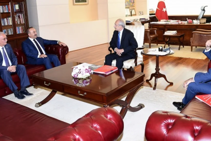 ​Türkiyə XİN başçısı siyasi partiyaların liderləri ilə görüşüb