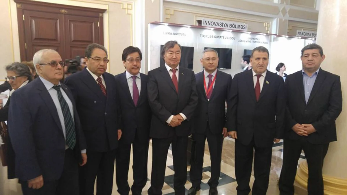 Məşhur qazaxıstanlı yazara Azərbaycanda fəxri ad verilib