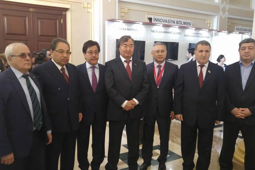Məşhur qazaxıstanlı yazara Azərbaycanda fəxri ad verilib