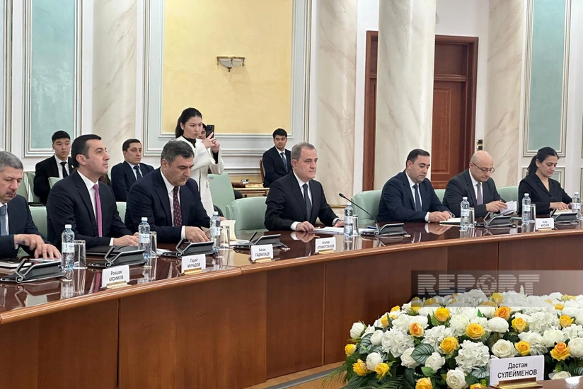 Главы МИД Азербайджана и Казахстана проводят встречу в составе делегаций