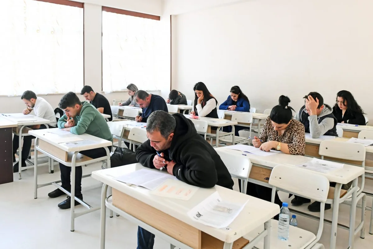 DİM 2 800-dək namizəd üçün dövlət qulluğu vəzifələri üzrə imtahan keçirib