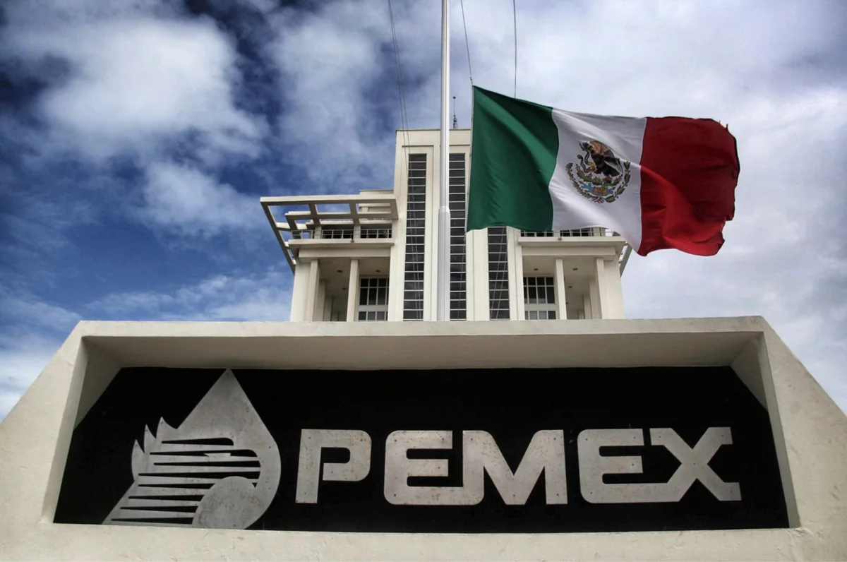 При взрыве на морской платформе Pemex пострадали шесть человек