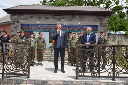Şəhidin ad günü məzarı yanında qeyd olunub