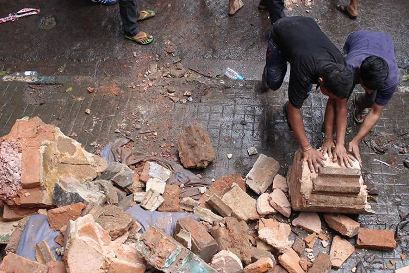 Four dead,14 injured in Dehli building collapse