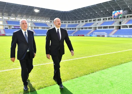 Prezident Sumqayıt şəhər stadionunda yaradılan şəraitlə tanış olub