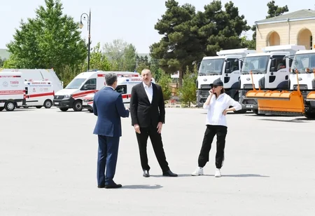 Prezident Şamaxıya ayrılan nəqliyyat vasitələri və xüsusi texnikalar ilə tanış olub - YENİLƏNİB