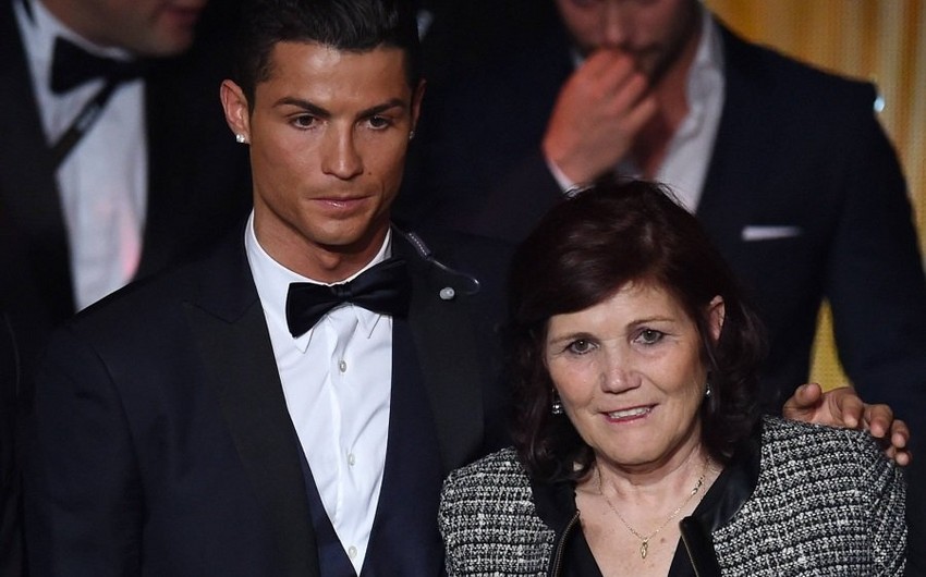 Ronaldu anasına bahalı avtomobil hədiyyə etdi - FOTO