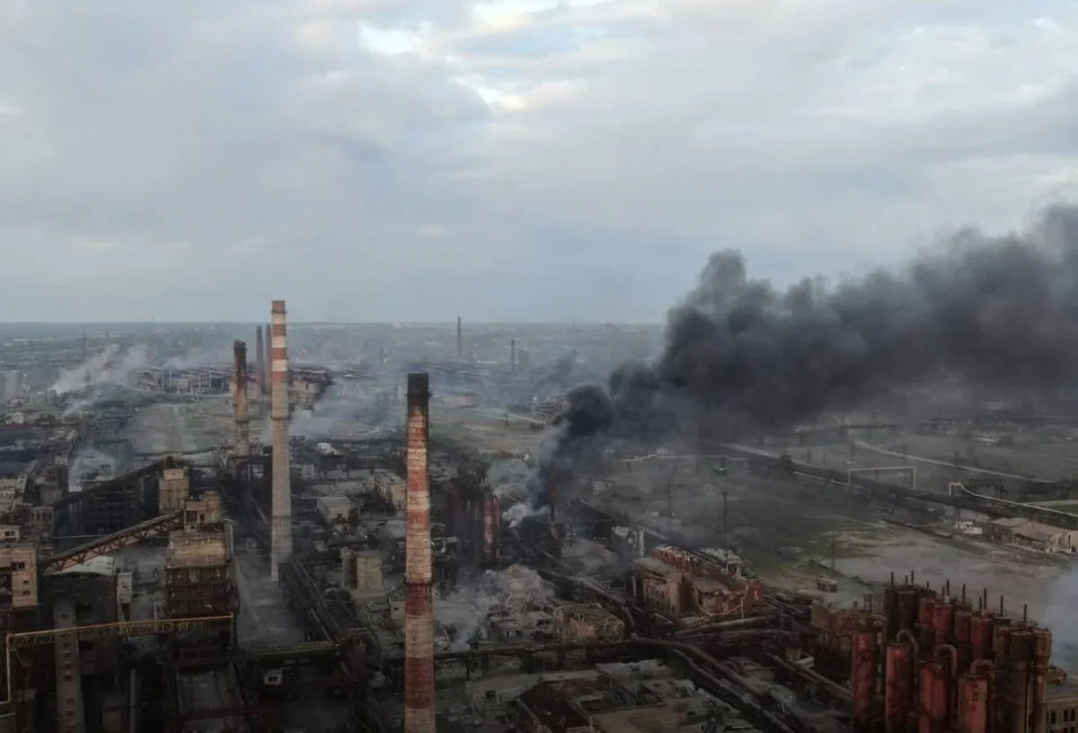 Russia drops incendiary phosphorous bombs on last Ukrainian stronghold in Mariupol