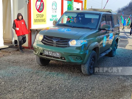 Russian peacekeepers' vehicle passes unhindered on Khankandi-Lachin road