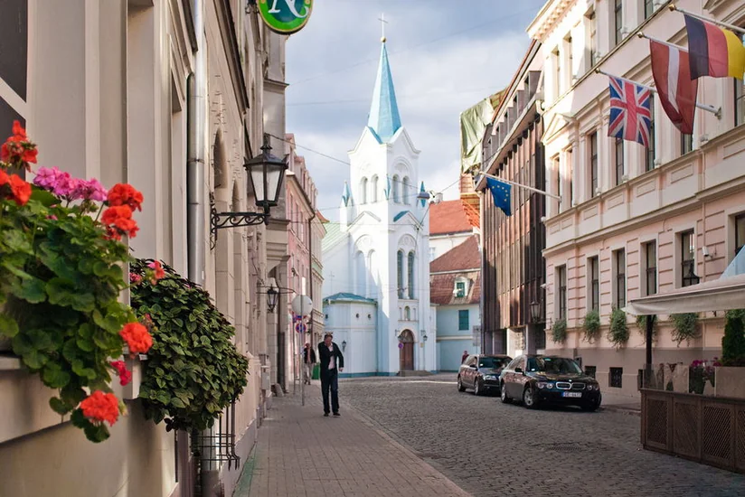 Latviya Rusiya dövlət nömrə nişanlı avtomobillərə qadağa qoyub