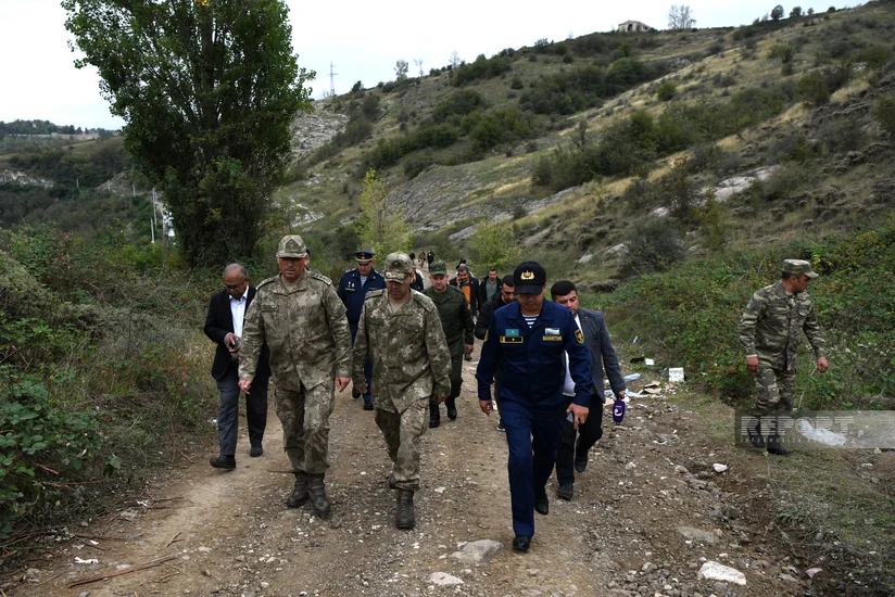 Xarici ölkələrin hərbi attaşeləri erməni separatçılarından təmizlənən döyüş məntəqəsində olublar