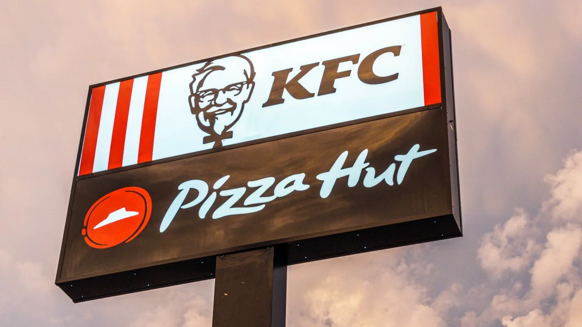 Компания-владелец KFC и Pizza Hut приостановила инвестиции в России