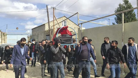 Koronavirusdan vəfat edən jurnalist dəfn olunub