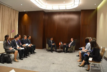 Elmar Məmmədyarov qırğız həmkarı ilə görüşüb