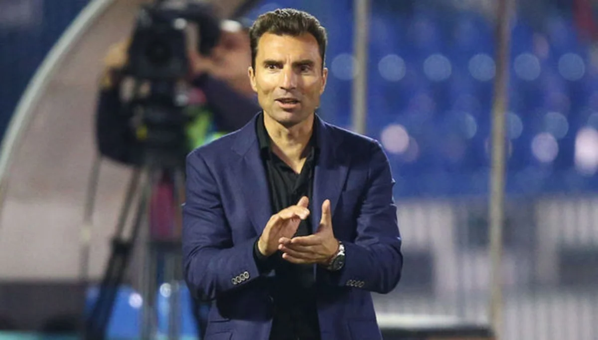 Rusiya klubu xoruza bənzədilən erməni baş məşqçisini qovub