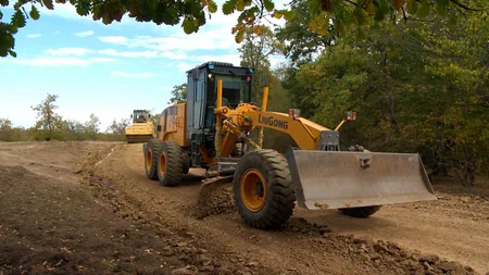 Azərbaycanda dağların partladılması üsulu ilə yeni yol salınır