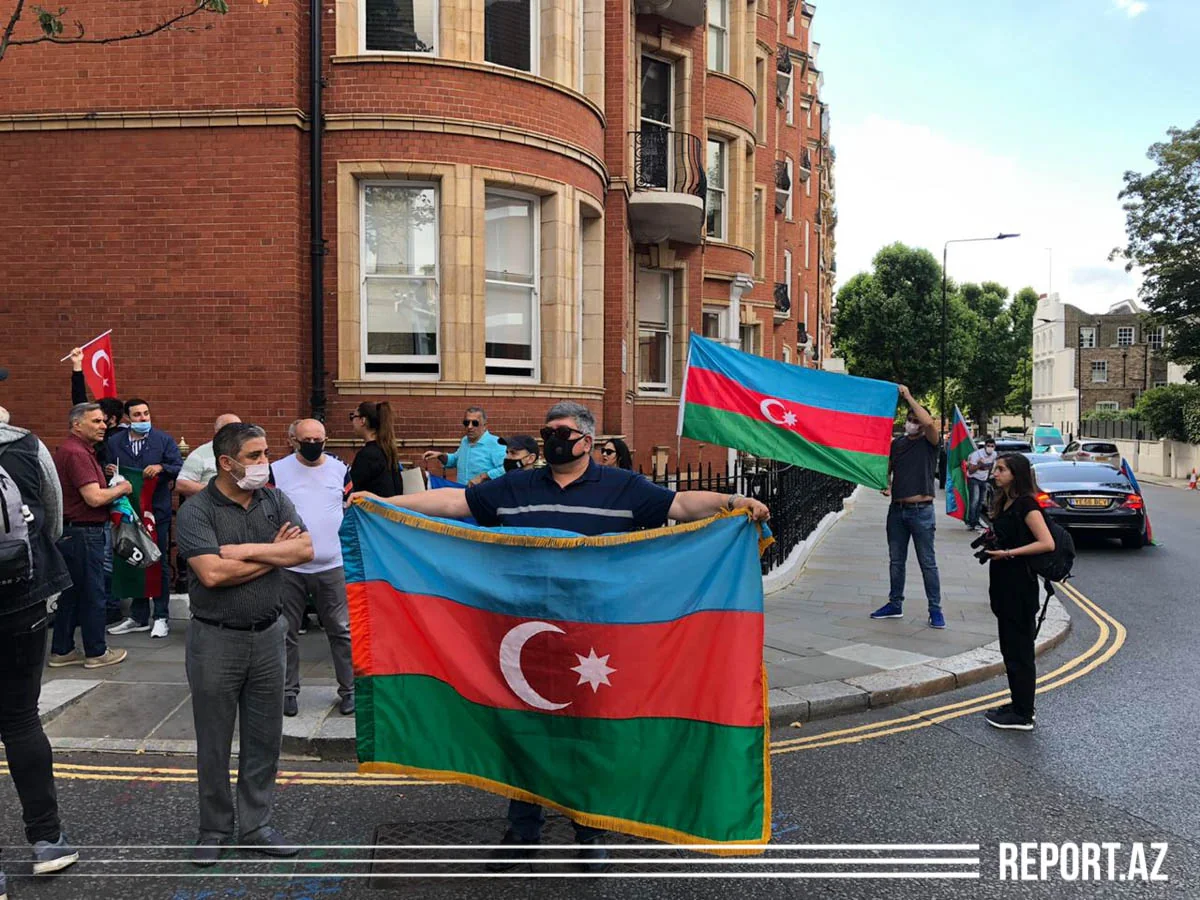 Londonda soydaşlarımız aksiya zamanı erməni təxribatı ilə üzləşib