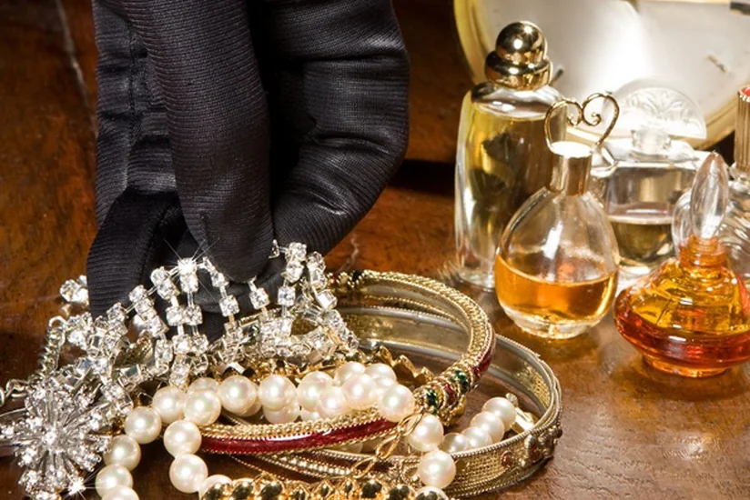 Masallıda evindən 40 min manatlıq qızıl əşyalar və 5 min manat pul oğurlandığını iddia edən şəxs ifşa olunub