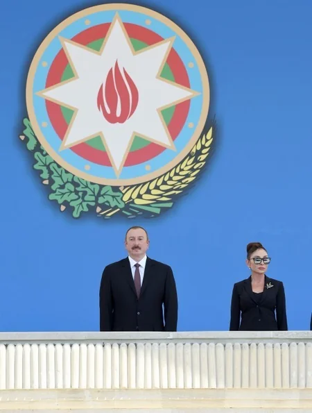 Azadlıq meydanında hərbi parad keçirilib - YENİLƏNİB-2