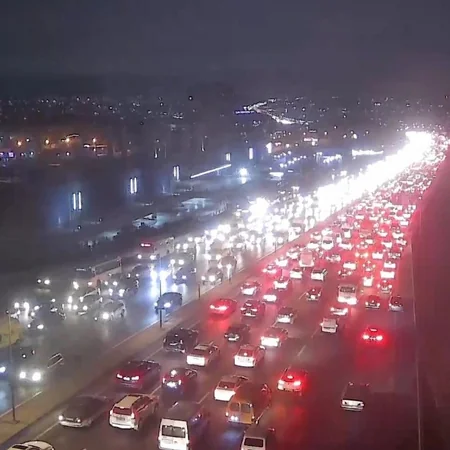 Paytaxtda 19 yolda sıxlıq müşahidə olunur