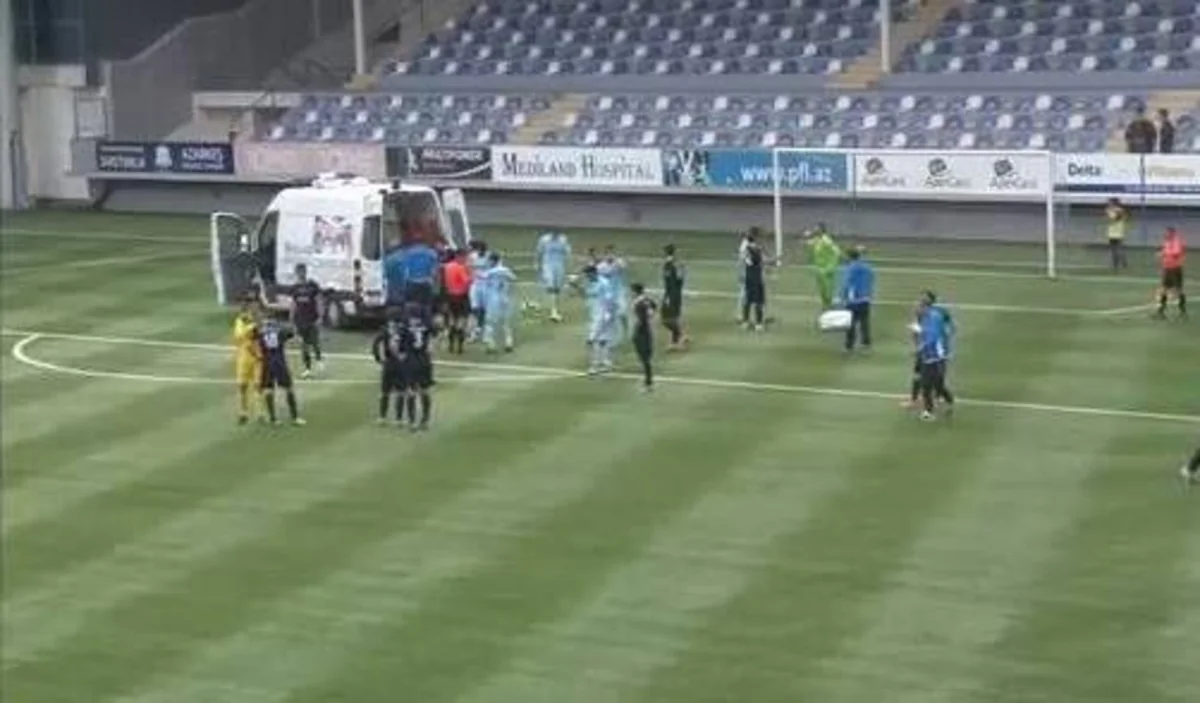 ​Azərbaycan Premyer Liqasının oyununda futbolçunun dili qatlanıb