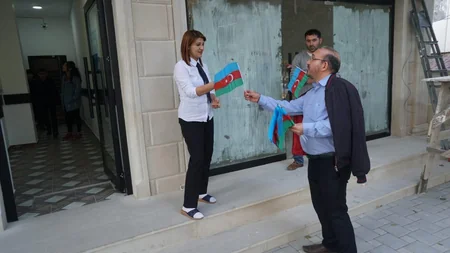 Parlament jurnalistləri cəbhə bölgəsində bayraq aksiyası keçiriblər - FOTOREPORTAJ