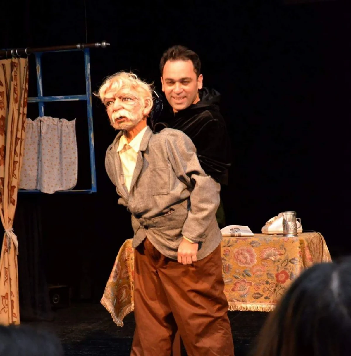 Kukla Teatrının aktyoru xəstəxanaya yerləşdirilib