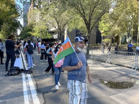 Азербайджанцы США проводят акцию протеста перед зданием ООН