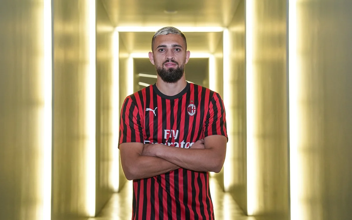 Milanın futbolçusu koronavirusa yoluxdu