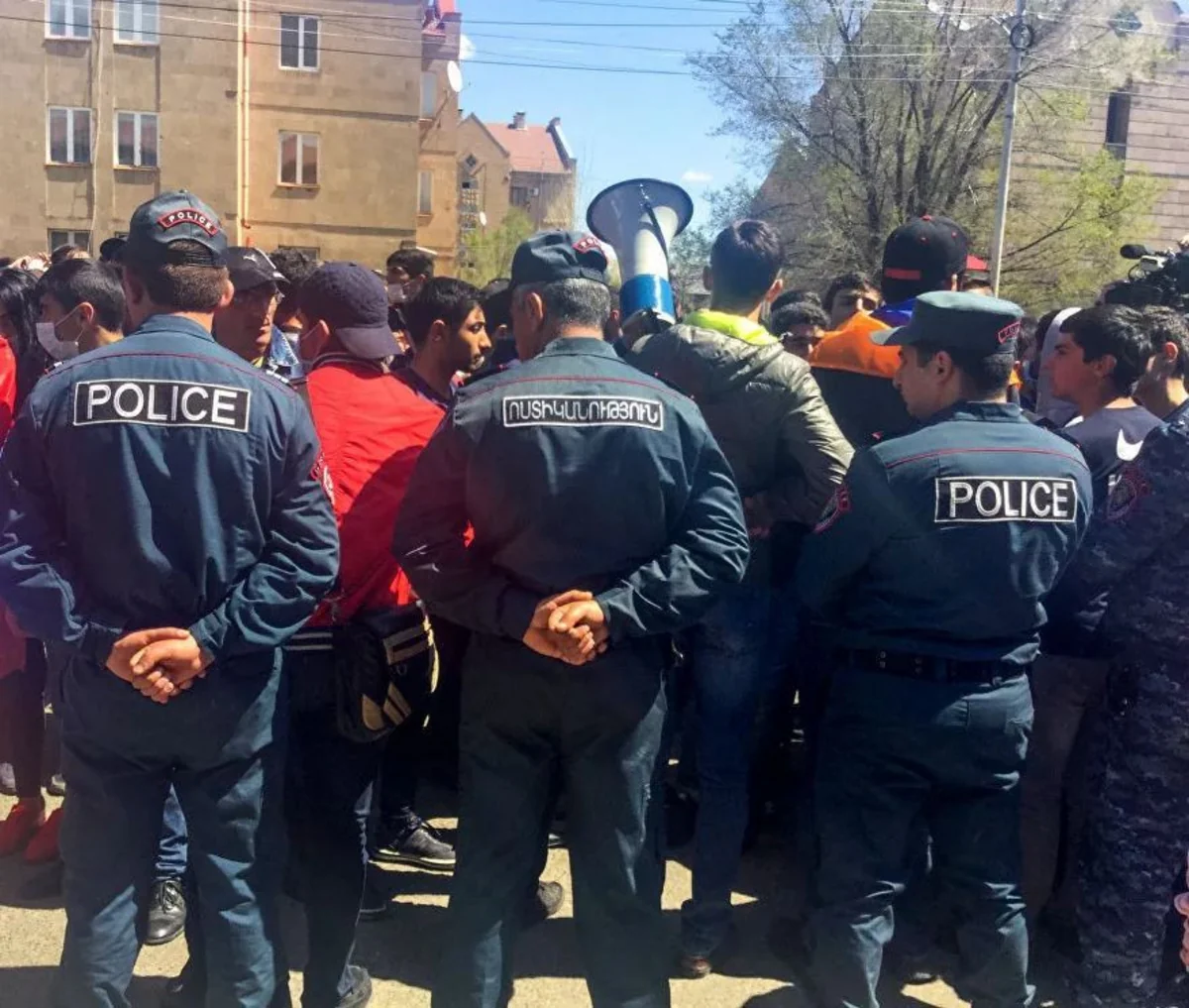 Erməni polisinin axtardığı qatil asılmış vəziyyətdə tapıldı