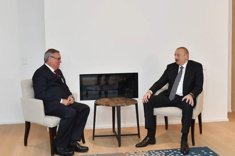 Azərbaycan Prezidenti Davosda “VTB Bank”ın idarə heyətinin sədri ilə görüşüb