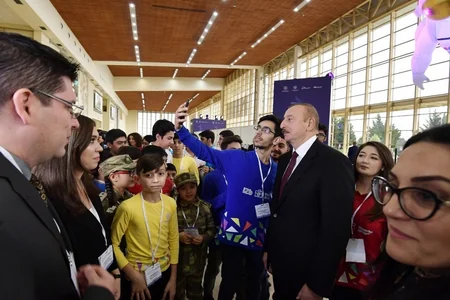 Prezident İlham Əliyev “Bakutel-2019” sərgisi ilə tanış olub - YENİLƏNİB