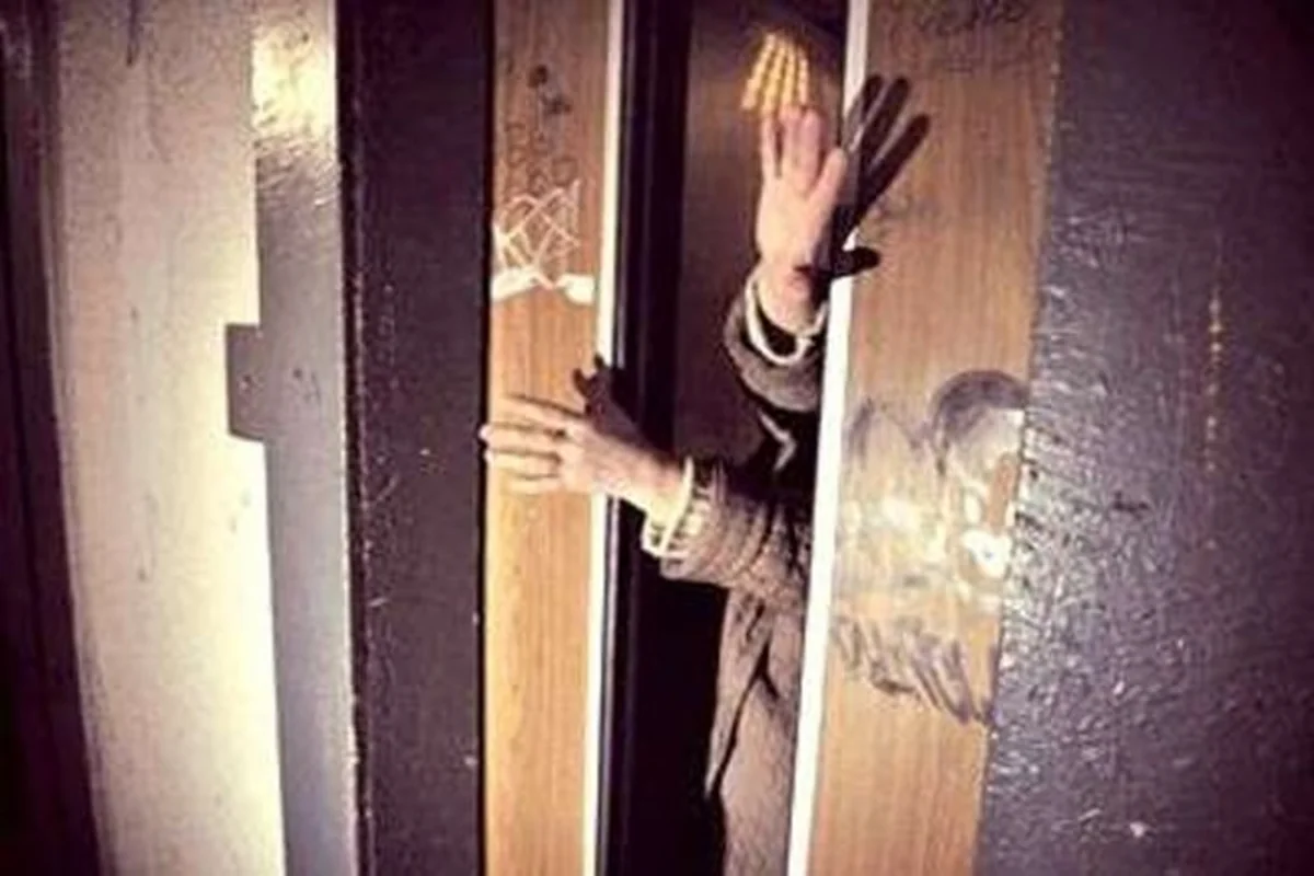 Bakıda liftdə köməksiz vəziyyətdə qalan şəxs xilas edilib