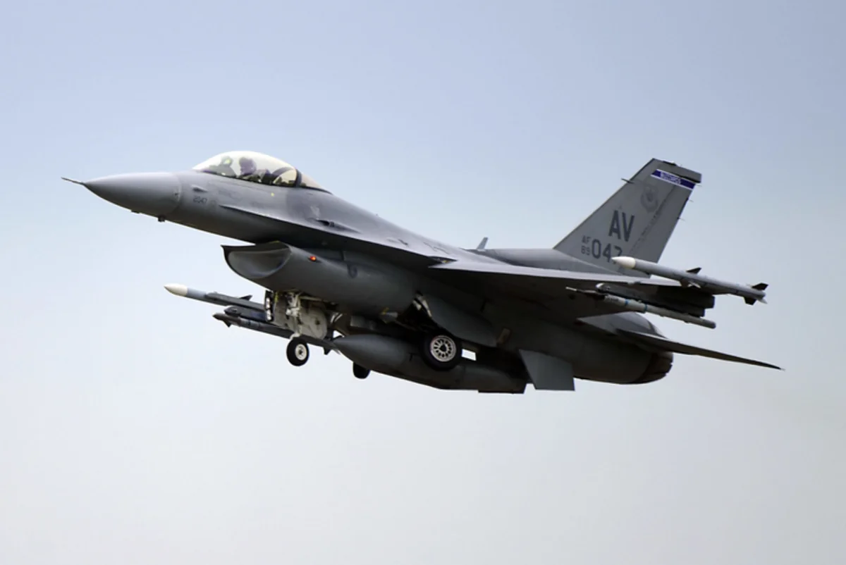 Litva XİN: “F-16” qırıcıları Ukraynaya çatdırılıb