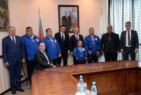 Azər Əliyev pauerliftinq üzrə paralimpiya milli komandasının üzvləri ilə görüşüb