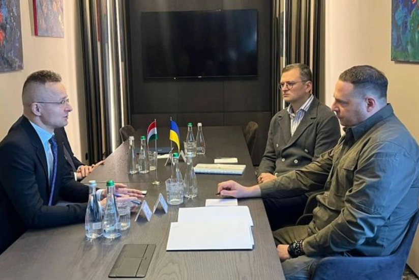 Ukrainian officials hold talks with Hungarian FM