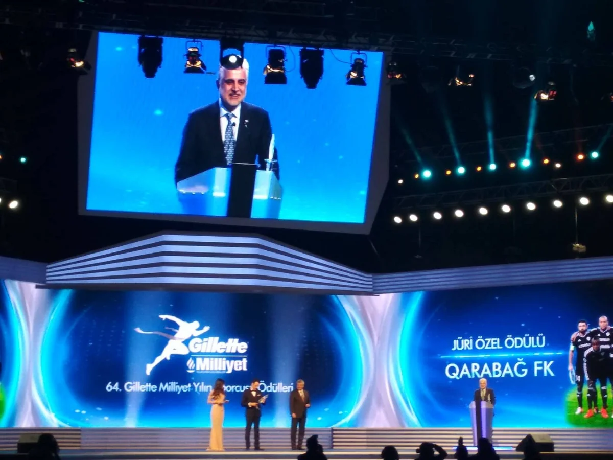 Qarabağın vitse-prezidenti Türkiyədəki mükafatlandırma mərasimində Nəsiminin Sığmazam qəzəlini səsləndirib