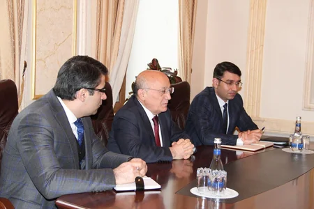 Dövlət Komitəsinin sədri Qətərin Azərbaycandakı səfiri ilə görüşüb