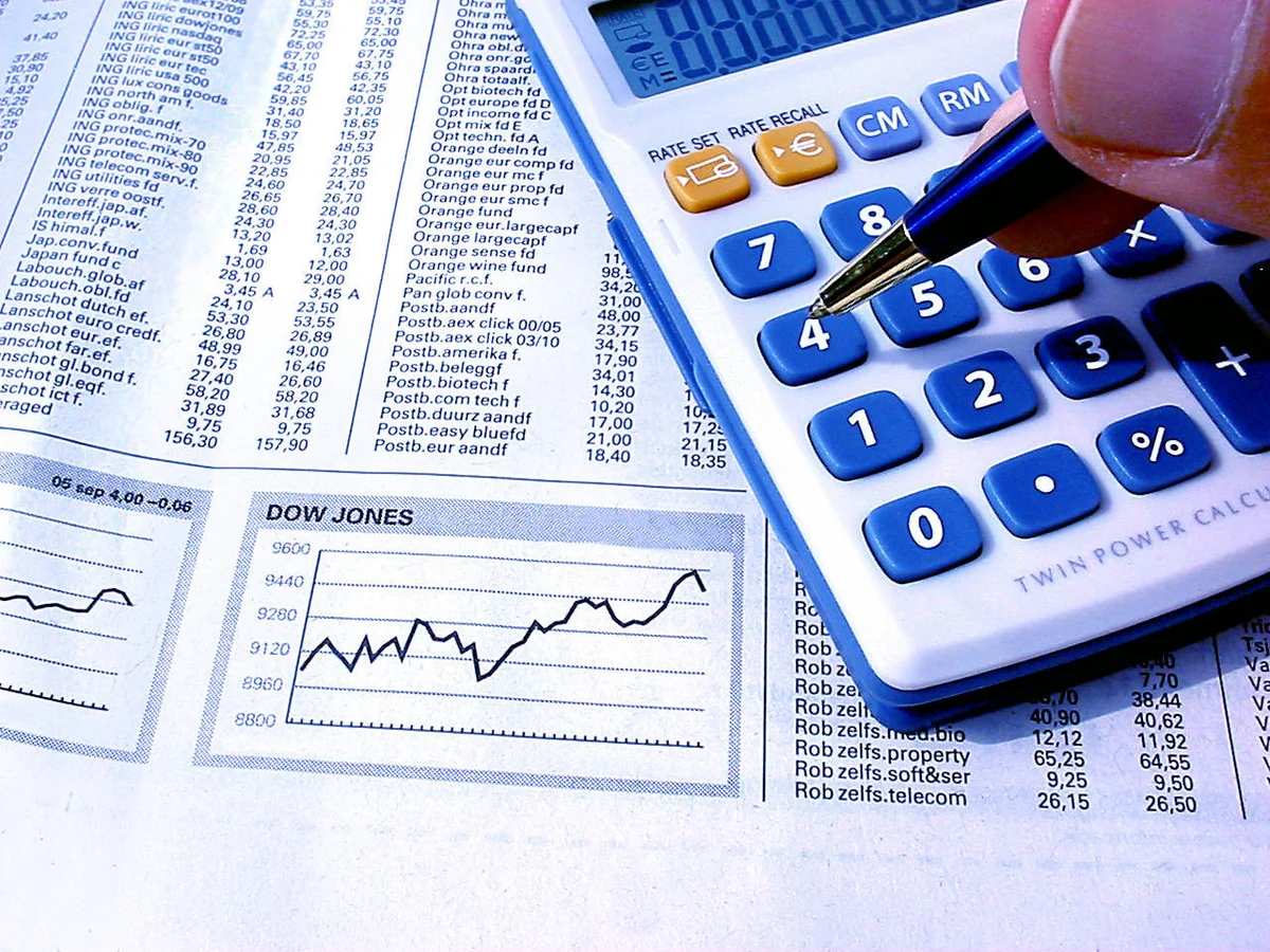 ​Dow Jones indeksi enib, S&P 500 isə yüksəlib