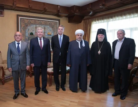 Allahşükür Paşazadəyə Rusiya prezidentinin təşəkkürnaməsi təqdim edilib