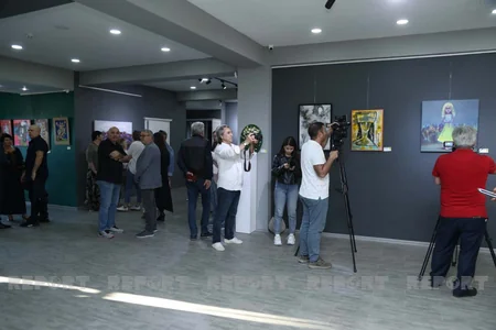Bakıda “Müharibə uşaqlarına” xeyriyyə sərgisi açılıb
