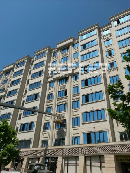 Gəncədə fasadları poliuretan materiallarla üzlənən binaların işıqlandırma sistemləri sökülür