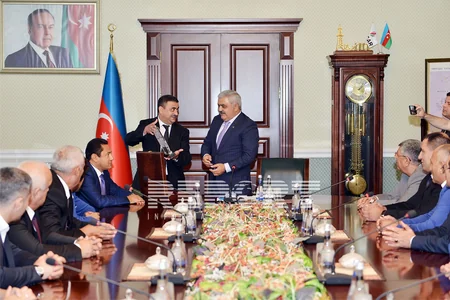 SOCAR prezidenti Bakı 2015də yüksək nəticələr göstərən “Neftçi” İdman Klubunun heyəti ilə görüşüb