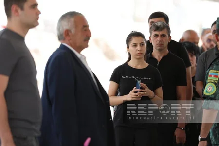 Civilian Armenians move unhindered through Lachin border checkpoint