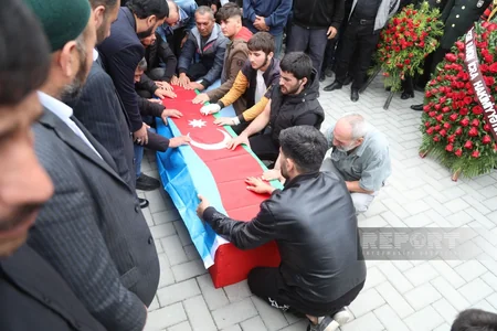 Avtoqəzada həlak olan hərbçi Binə Şəhidlər Xiyabanında torpağa tapşırılıb