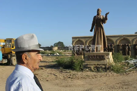 Nizami Gəncəvinin Dərbənddəki heykəli və adına olan park dağılıb - VİDEO