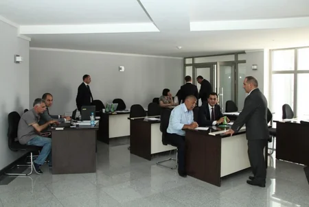 ​İqtisadiyyat və sənaye naziri Şəkidə vətəndaşları qəbul edib