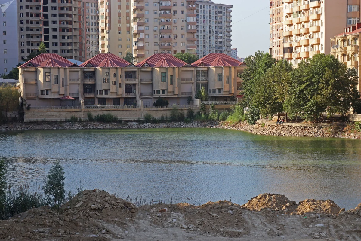 Yasamalda göl ətrafının ərazisi əvvəlki vəziyyətə gətirilib