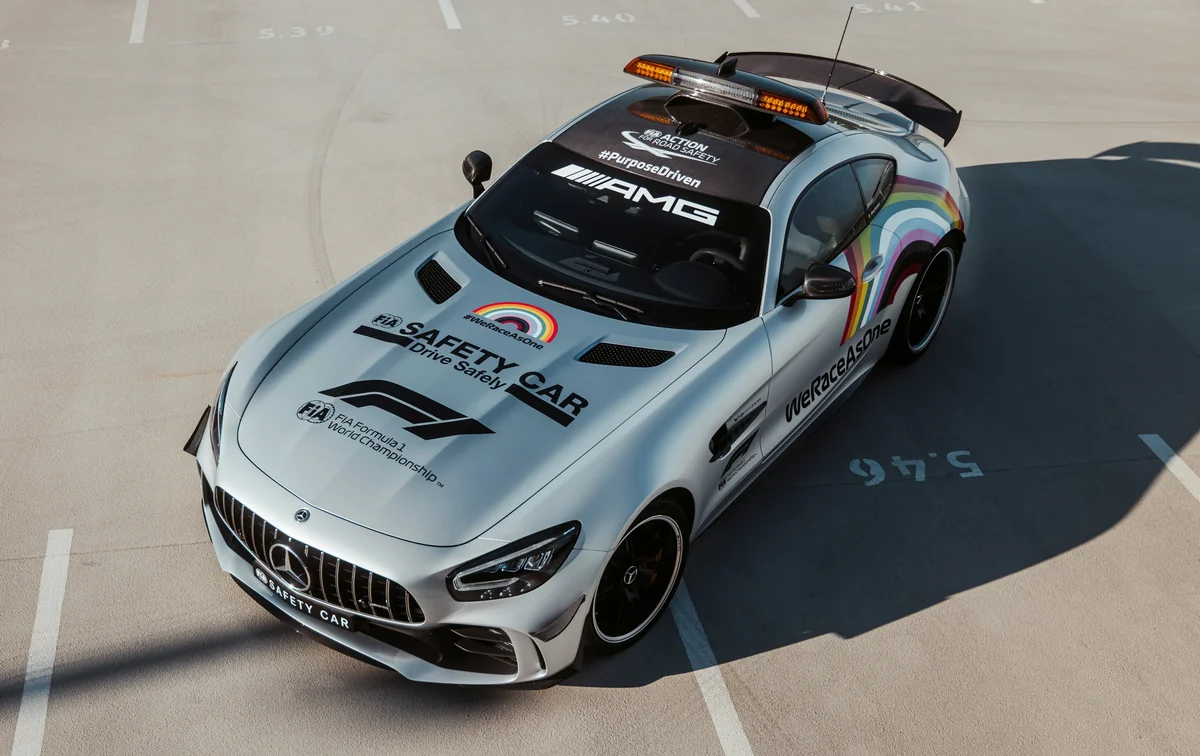 Formula 1 təhlükəsizlik avtomobilini təqdim etdi